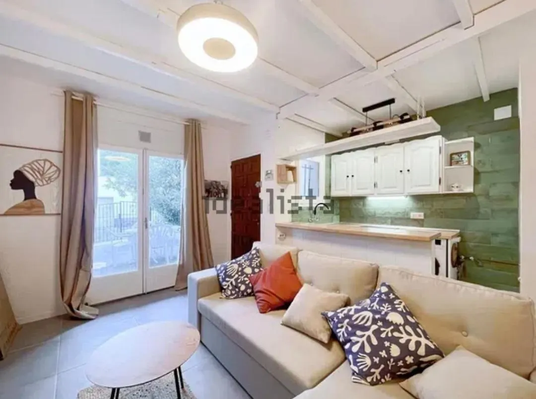 로지즈 Cozy House With Sea Views, Terrace And Swimming Pool 빌라